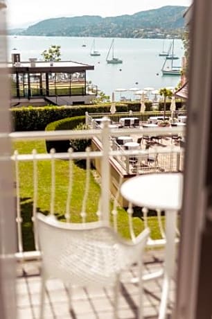 Superior Double Room with Balcony or Terrace and Lake View