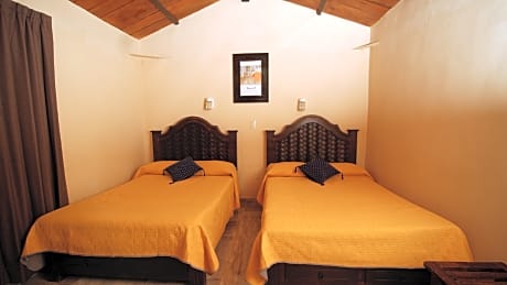 Standard double bedroom (2 double beds)