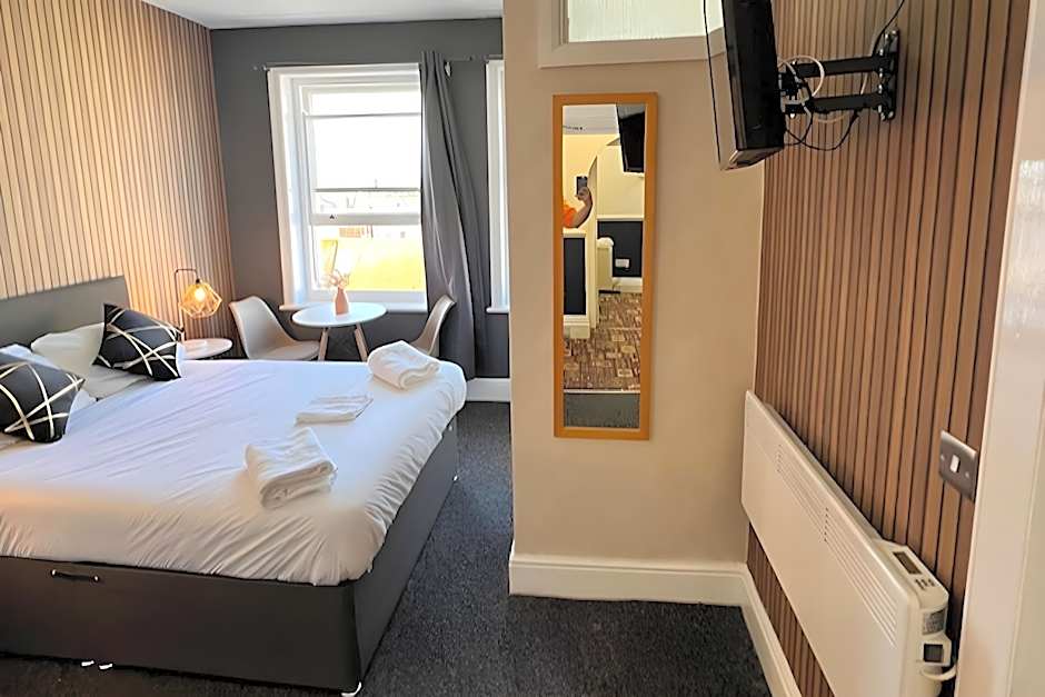 OYO Marine Parade Hotel, Eastbourne Pier