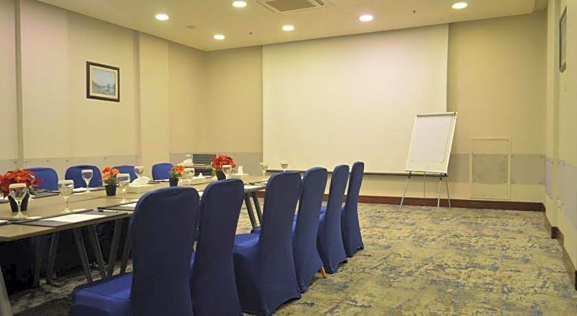 Golden Tulip Hail Hotel