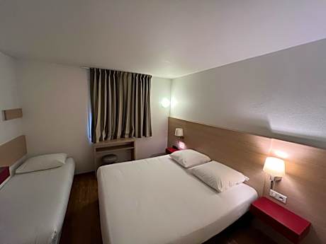 Standard Triple Room with One Double and One Single Bed
