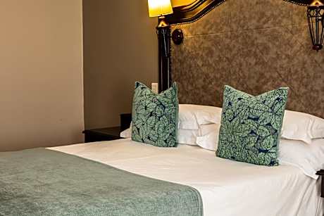 Executive Room with Queen Bed