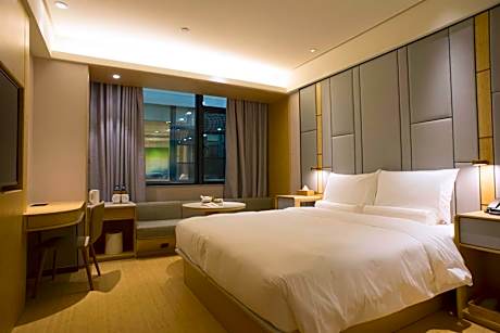 Huazhu - Superior Bedroom - Interior View Window