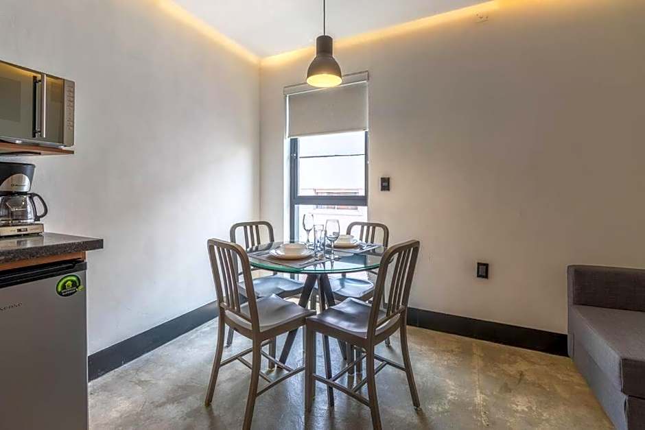 L301 1Bdrm 1bath fits 6 AC Rooftop views