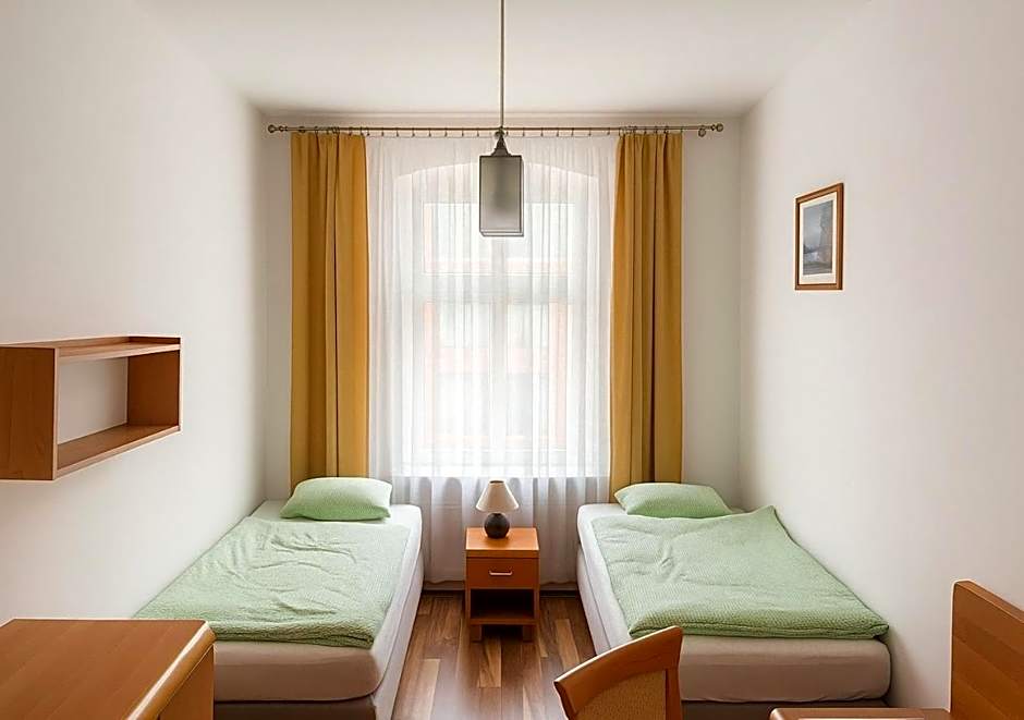 Babel Hostel, Dworzec PKP, Rynek