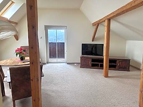 Apartment with Mountain View
