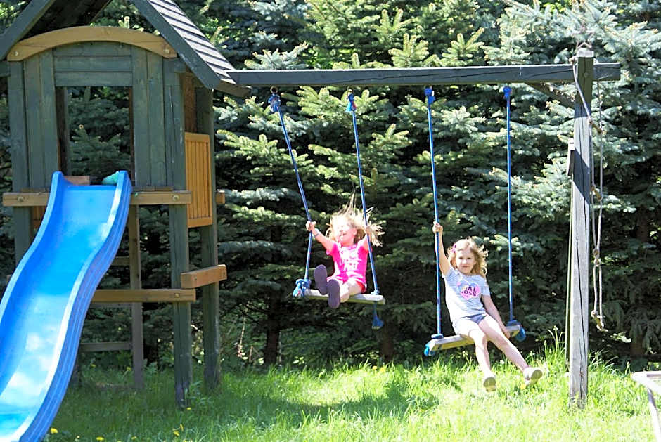 CHATA PACHNĄCA LASEM