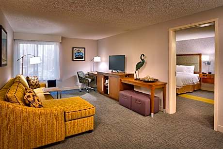 1 King Mobility Access Tub 1 Bedroom Suite Ns