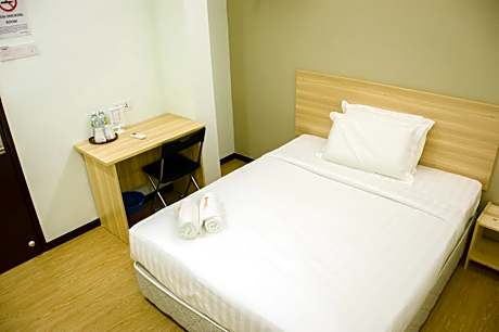 Standard Queen Room (No Window)