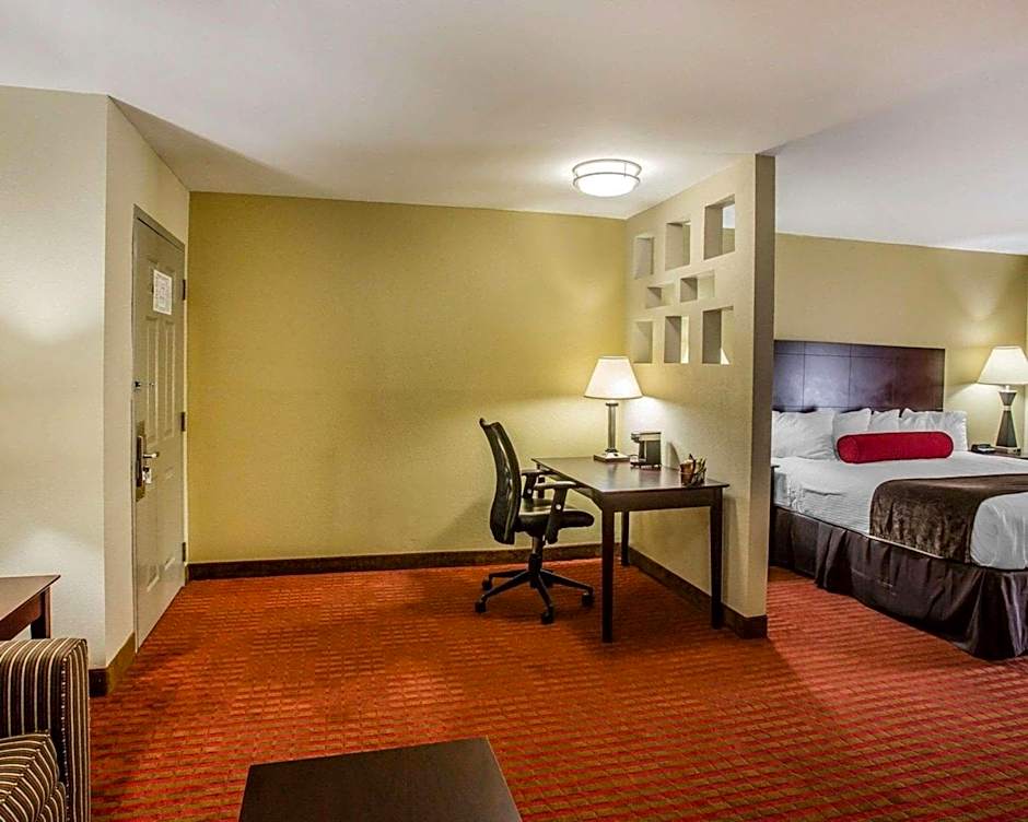 Photo 1 of 6 of 1 King Bed Suite, Accessible, 1st Floor