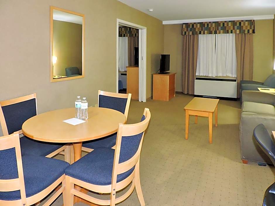 Marco LaGuardia Hotel & Suites