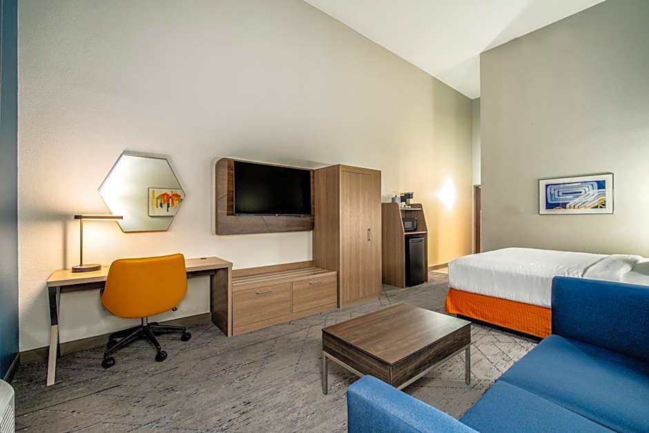 Photo 1 of 6 of 1 King Bed Suite