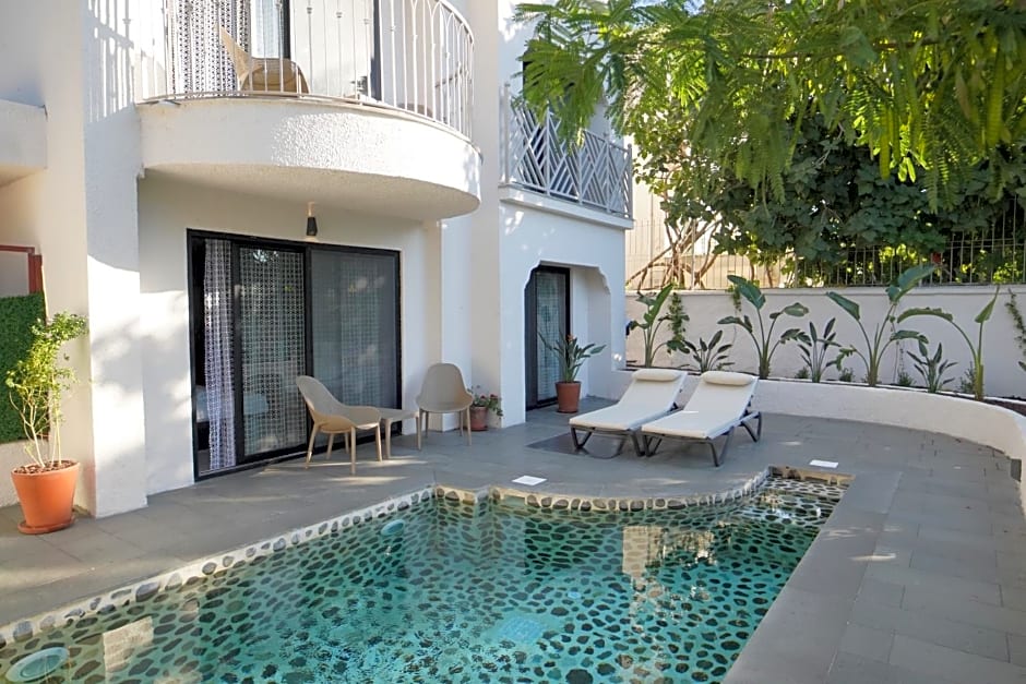 Icon Beach Suites Hotel Sovalye Island