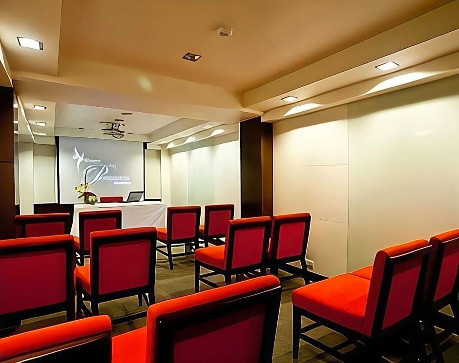 FX Hotel Metrolink Makkasan