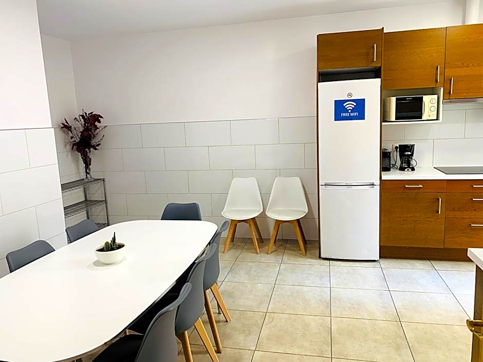 Super Balmes Guest House