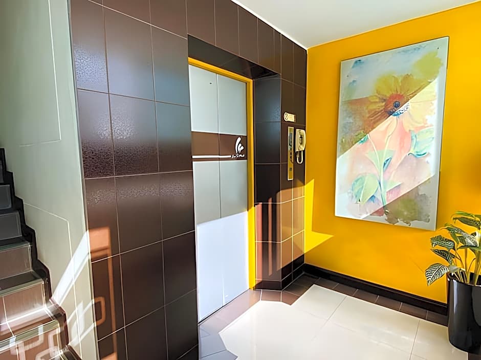 Lee's Mark Residence