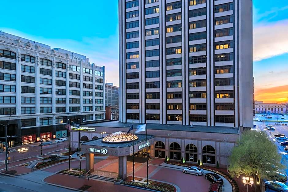 Hilton Indianapolis Hotel & Suites