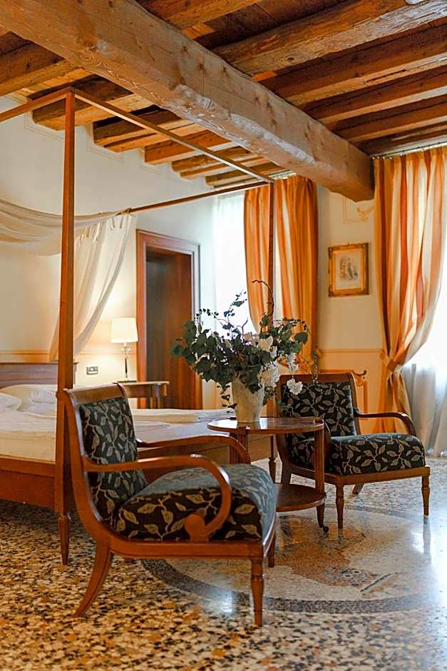 Hotel Villa Policreti