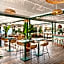 Le Meridien Beach Plaza
