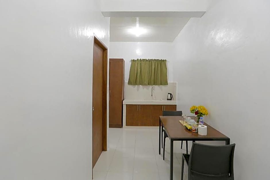 OYO 736 Jade Apartelle