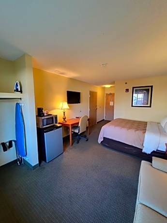 Queen Room with Accessible Tub - Accessible/Non-Smoking