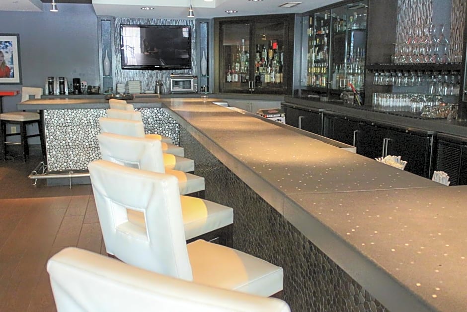 Artmore Hotel