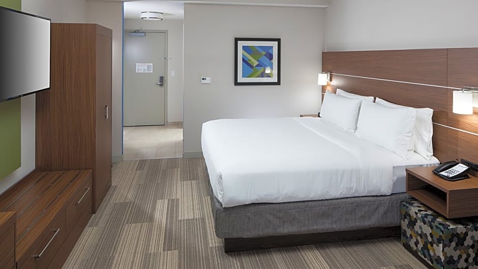 Holiday Inn Express & Suites Orlando at Seaworld, an IHG Hotel