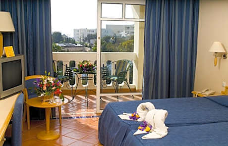 SINGLE ROOM POOL VIEW