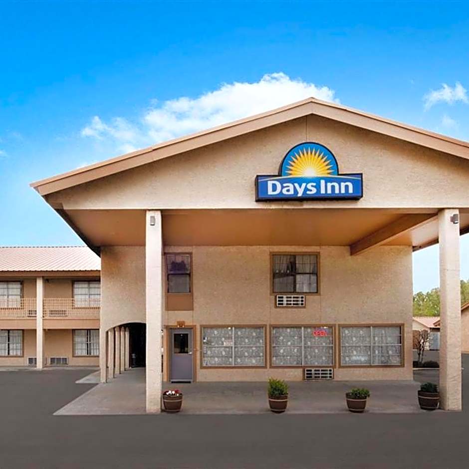 Days Inn by Wyndham Kenedy