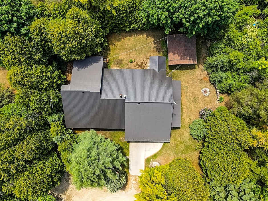 Cozy Pet Friendly Getaway W Fireplace