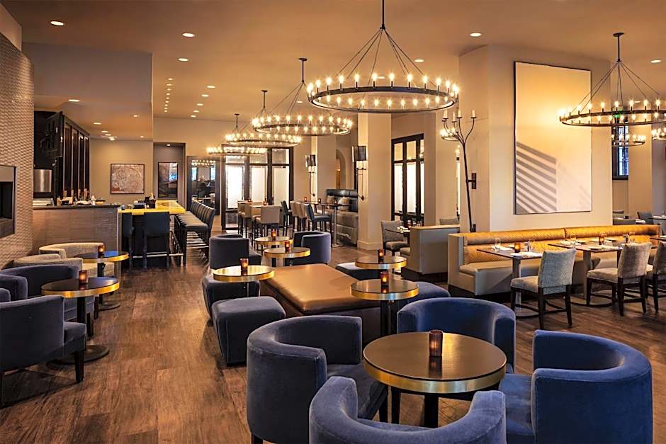 Sheraton Commander Hotel