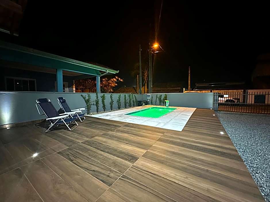 BS01- Casa com Piscina Aquecida e Churrasqueira