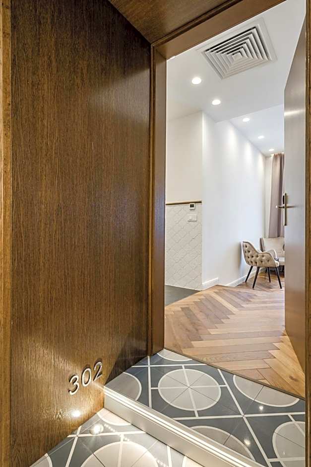 Budapest Eye- Boutique Suites, by BQA