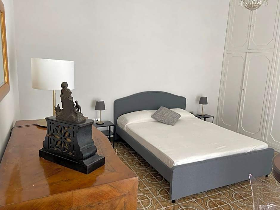 Rooms in San Domenico Maggiore 3