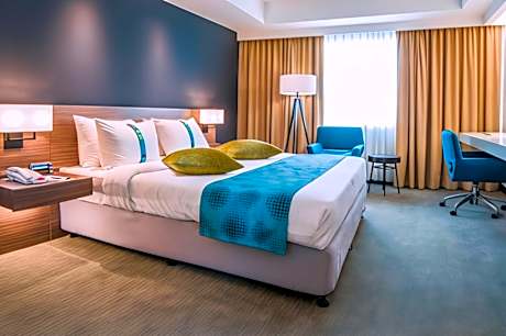 Executive Deluxe - King Bed (City View)