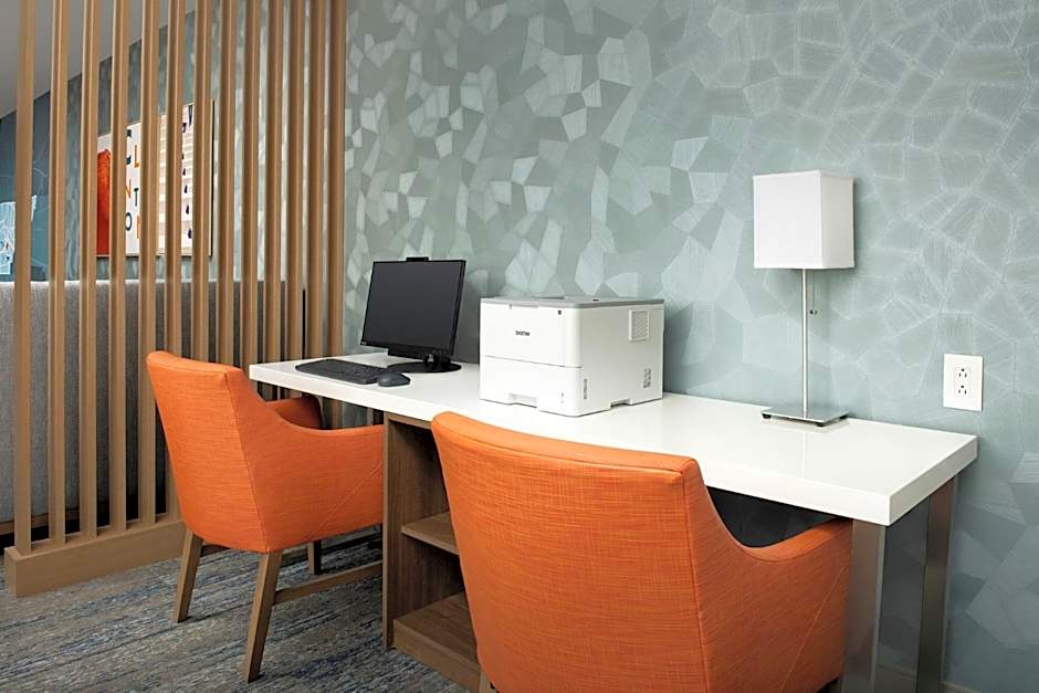 Holiday Inn Express & Suites Knoxville-Clinton By IHG