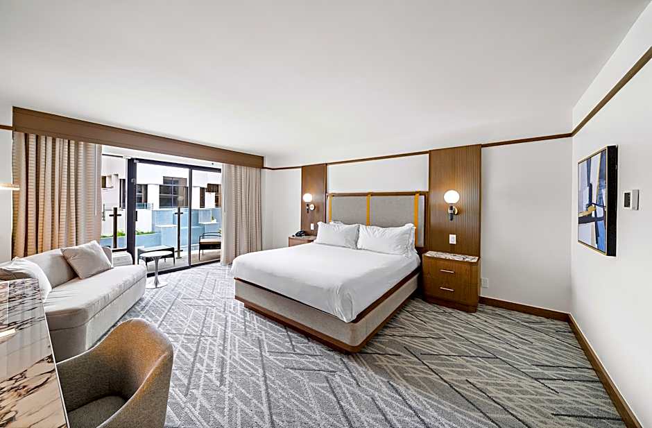 Photo 1 of 6 of 1 Bedroom 1 King Bed Suite, Lanai