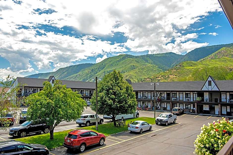 Silver Spruce Inn