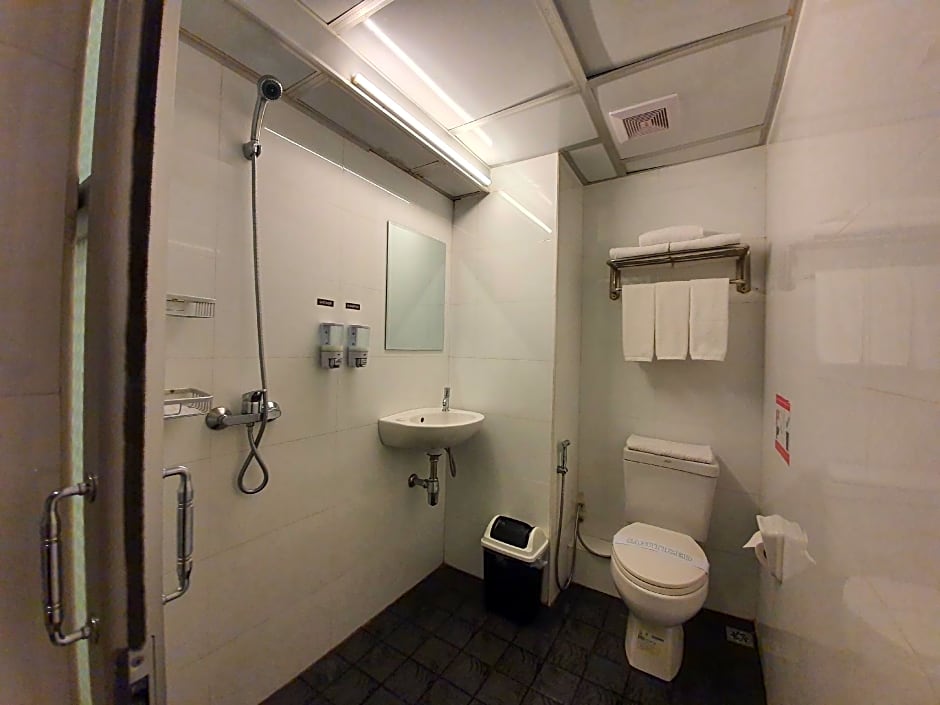 Clover City Center Plus Hotel