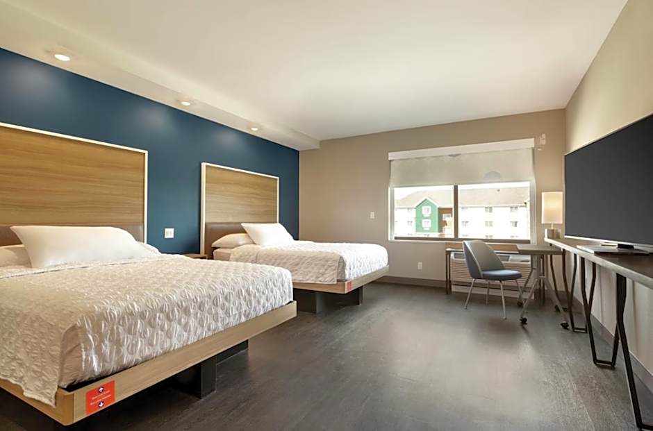 Photo 1 of 7 of 2 Queen Beds, Hearing Accessible, Bathtub