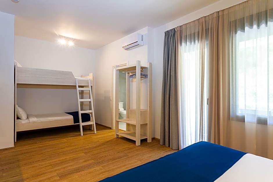 Photo 1 of 8 of Quadruple Room