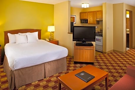 Studio Queen Size Bed