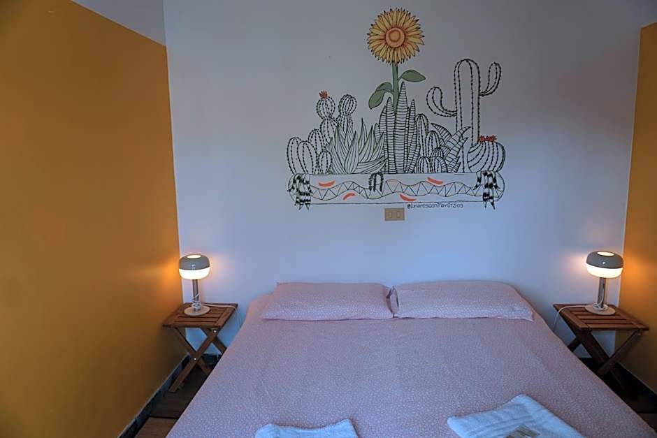 Sunflower City Student Hostel & Bar