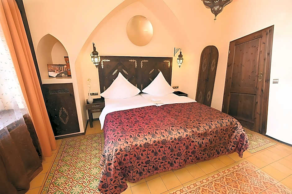 Hotel Villa Oriental & Restaurant                                               