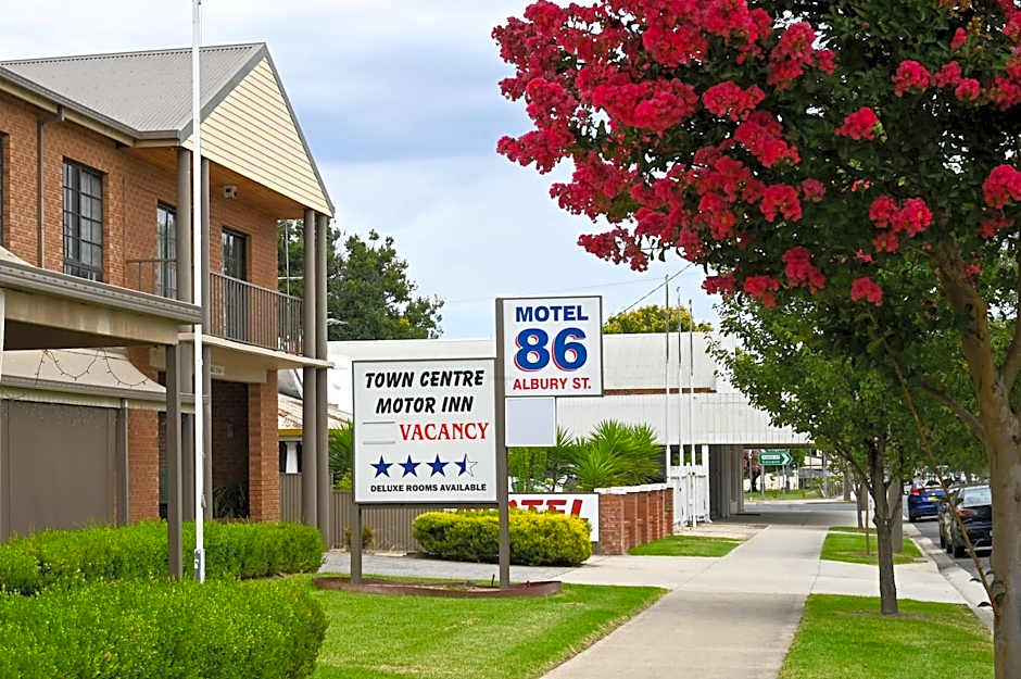 Holbrook Town Centre Motor Inn