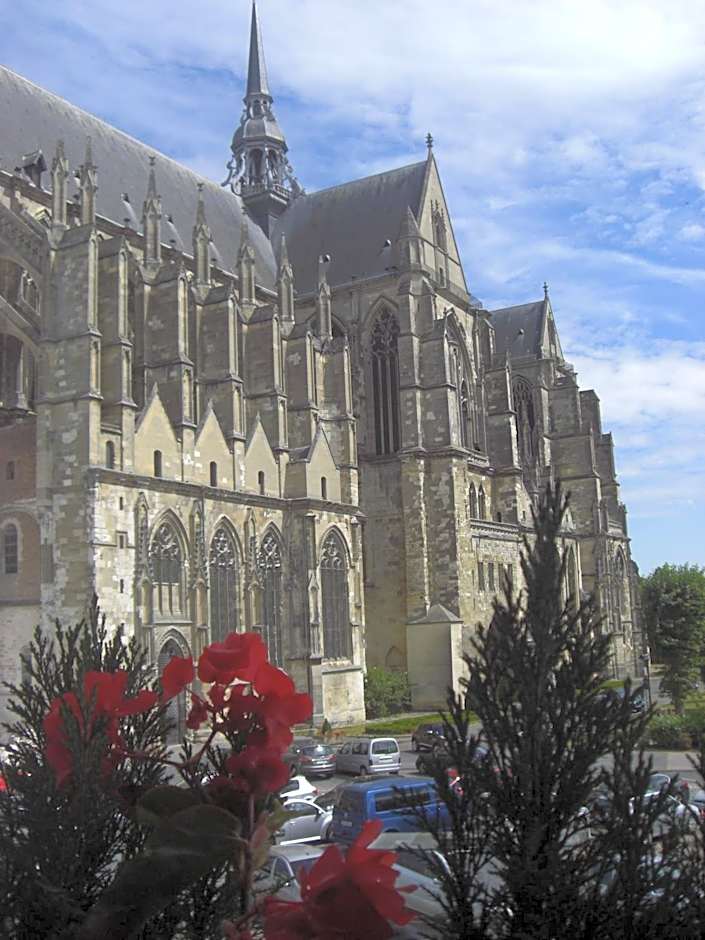 ibis Saint Quentin Basilique