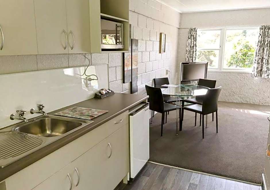 Sapphire Springs Holiday Park and Thermal Pools