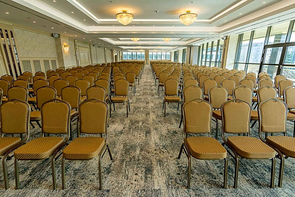 Astoria Grand Hotel