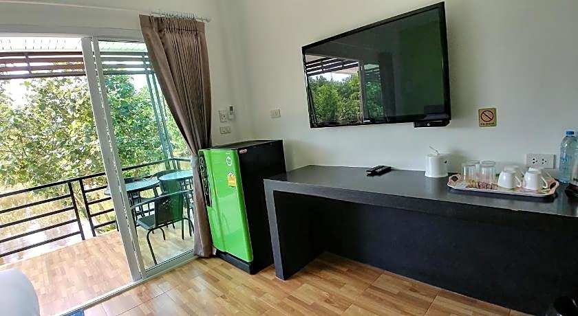 Thipburee Riverside Hotel