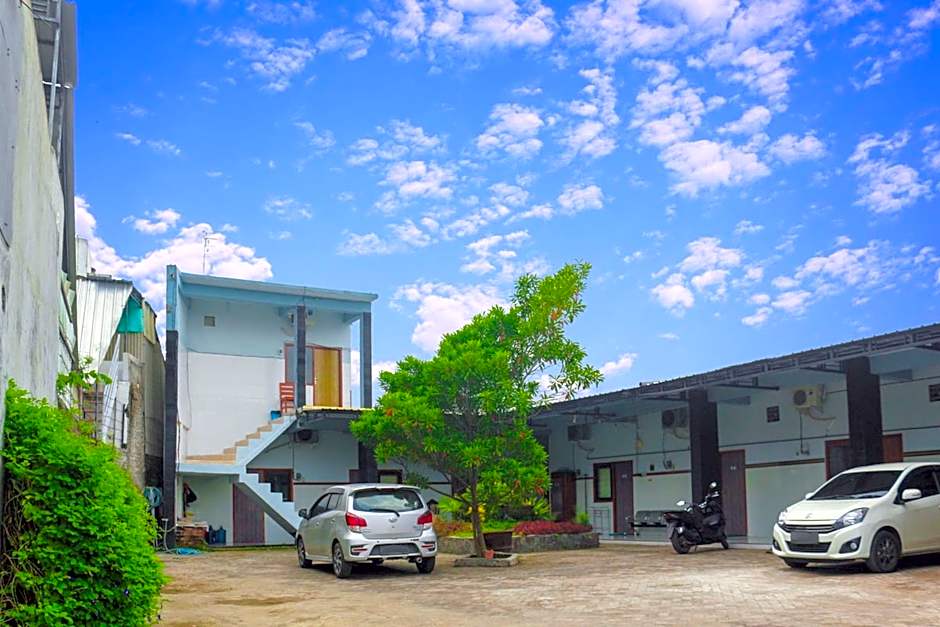 HP Residence Mitra RedDoorz near Alun Alun Kediri